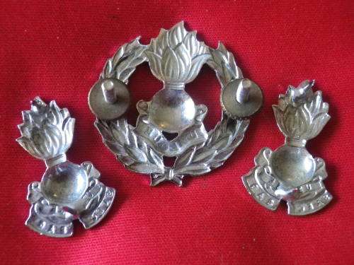 SADF - SA ENGINEERS CORPS BI METAL CAP BADGE + CHROMED COLLARS DINNES 348/351  (5967)