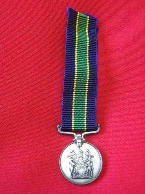 RHODESIA - POLICE LONG SERVICE MEDAL     -  MINIATURE + RIBBON                 (6014)
