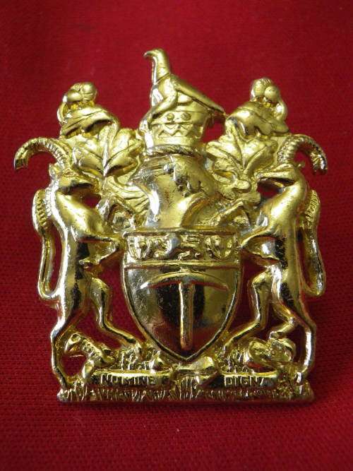 RHODESIAN ARMY - WO1 GOLD ANODISED WRIST BADGE    (1039)