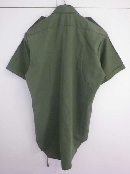 RHODESIAN ARMY - GREEN COTTON SHORT SLEEVE SHIRT - UNUSED, MADE STATESMAN SIZE 38cm  / 15"    (6167)