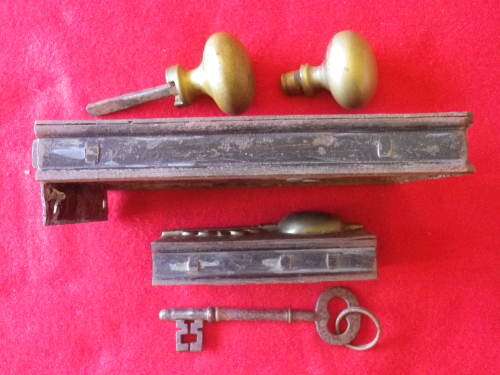 EARLY 18TH CENTURY WORKING RIM LOCK SET (LIFT UP)  INC. ORIGINAL KEY + ORIGINAL LH STAPLE  -  RARE