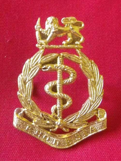 RHODESIAN MEDICAL CORPS GOLD ANODISED HEADDRESS BADGE    (6362)