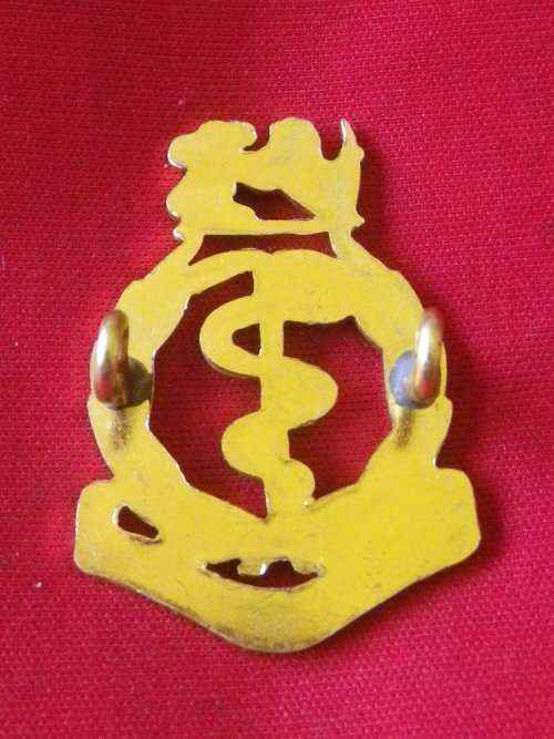 RHODESIAN MEDICAL CORPS GOLD ANODISED HEADDRESS BADGE    (6362)