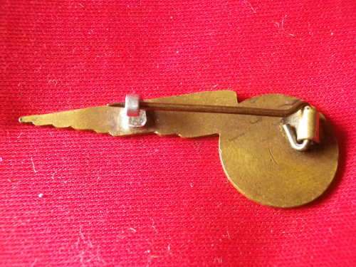 SOUTH AFRICAN AIRWAYS + RAILWAYS & HARBOURS -  VINTAGE BRASS + ENAMEL CREW WING - SCARCE -   (6397)