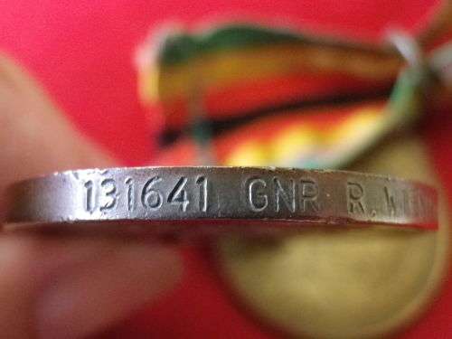 RHODESIAN GSM FULL SIZE MEDAL TO GUNNER (RhA) + ZIM INDEPENDENCE MEDAL - SEE PICS   (3623)