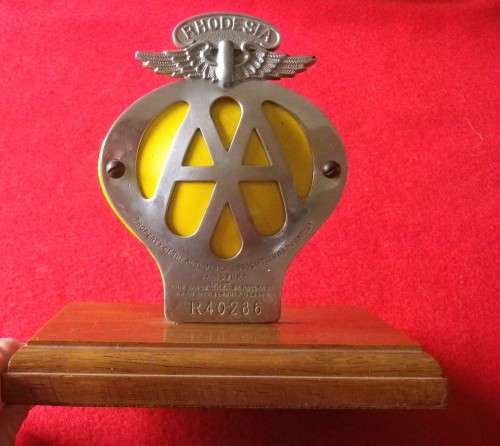RHODESIAN AA CAR BADGE -  CIRCA 1950/60'S - SCREWED ON WOODEN PLINTH    (2237)
