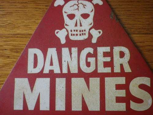 RHODESIAN -  MINEFIELD DANGER SIGN - FROM VICTORIA FALLS CORDON SANITAIRE    (2245)