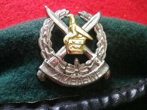 RHODESIA - ZIMBABWE NATIONAL ARMY BERET - POSSIBLY EX RLI BERET - RIM 52.5 cm / 20.5"   (3654)