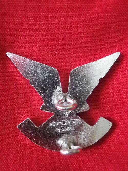 RHODESIA - SELOUS SCOUTS SILVER ANODISED BERET BADGE - STAMPED "REUTELER RHODESIA"    (2266)