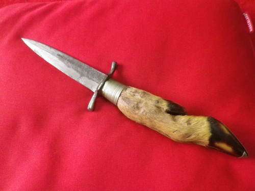 GERMAN - WW2 "PICK UP" TRENCH DAGGER WITH DEER FOOT HANDLE - MADE SOLINGER (3691)