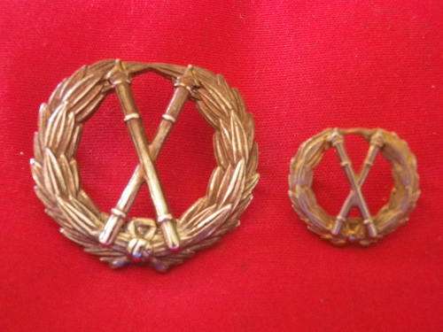 RHODESIA BSAP - COMMISSIONERS SHOULDER BOARD + MESS DRESS METAL RANK BADGES  1971-81 (6639)