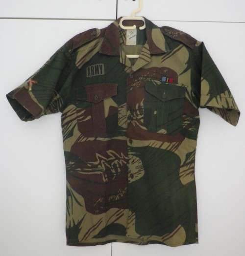 RHODESIAN CAMMO SHORT SLEEVE SHIRT - SIZE 38  -  NOTE INSIGNIA -  MADE STATESMAN              (4332)