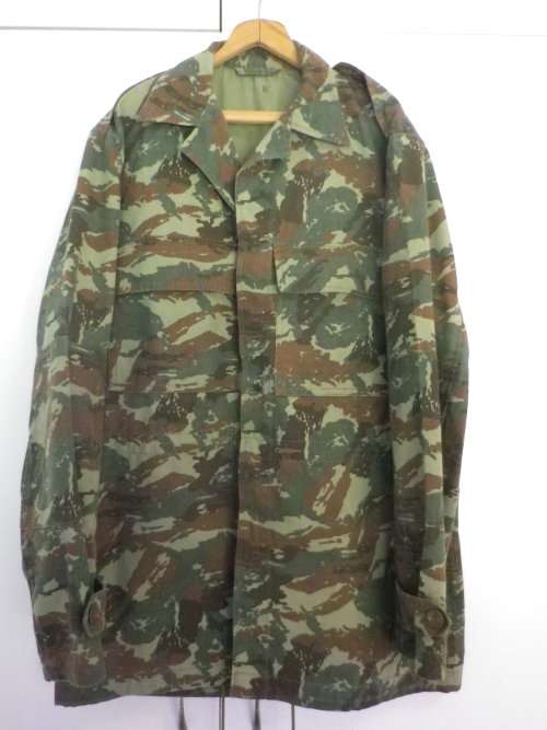 SADF - 32 BATTALION SUMMER PATT. CAMO JACKET + DRAWSTRING  - SCARCE-  SIZE M.                 (6679)