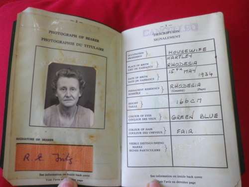 RHODESIAN PASSPORT - ISSUED 1979 EXPIRED 1989 - HAS RHODESIA & ZIMBABWE STAMPS  (6713)