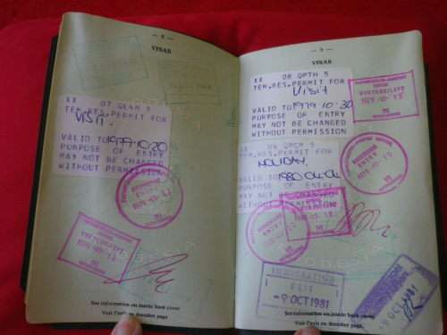 RHODESIAN PASSPORT - ISSUED 1979 EXPIRED 1989 - HAS RHODESIA & ZIMBABWE STAMPS  (6713)