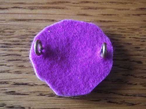 RHODESIAN ARMY - CHAPLAINS BRASS CAP BADGE  - MADE REUTELER + BACKING               (2295)