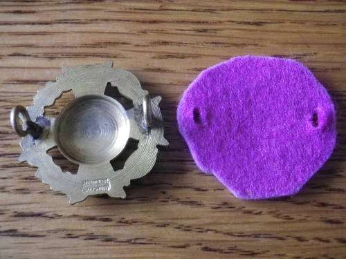 RHODESIAN ARMY - CHAPLAINS BRASS CAP BADGE  - MADE REUTELER + BACKING               (2295)