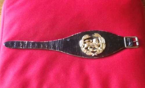 RHODESIAN ARMY - WO2 GOLD  ANODISED WRIST BADGE + STRAP    (2290)