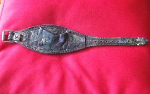 RHODESIAN ARMY - WO2 GOLD  ANODISED WRIST BADGE + STRAP    (2290)