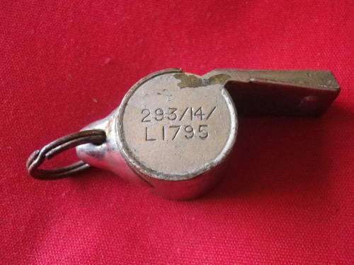 RAF WW2 DITCHING WHISTLE, AS ISSUED BY AIR MINISTRY -  ATTACHED TO AIRMEN'S JACKET COLLAR (6877)
