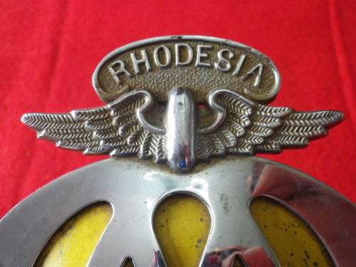 RHODESIAN AA CAR BADGE -  ON ORIGINAL MOUNT     (2333)
