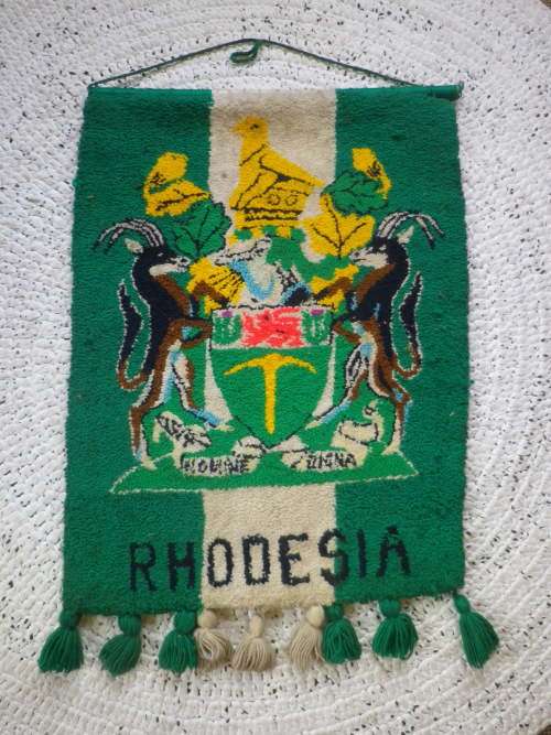RHODESIAN COAT OF ARMS  -LARGE WOOLEN WALL HANGING - FOAM LINING REMOVED -  SIZE 76 X 58cm  (4444)