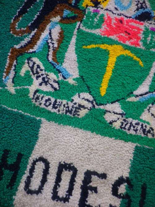 RHODESIAN COAT OF ARMS  -LARGE WOOLEN WALL HANGING - FOAM LINING REMOVED -  SIZE 76 X 58cm  (4444)