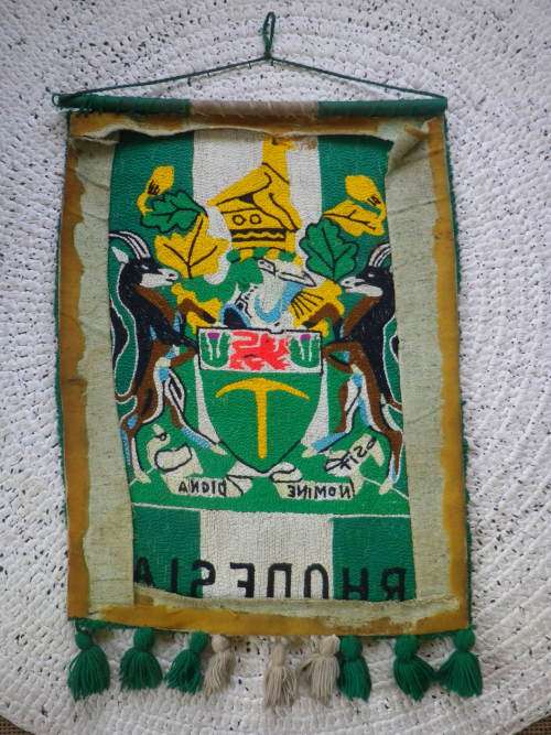 RHODESIAN COAT OF ARMS  -LARGE WOOLEN WALL HANGING - FOAM LINING REMOVED -  SIZE 76 X 58cm  (4444)