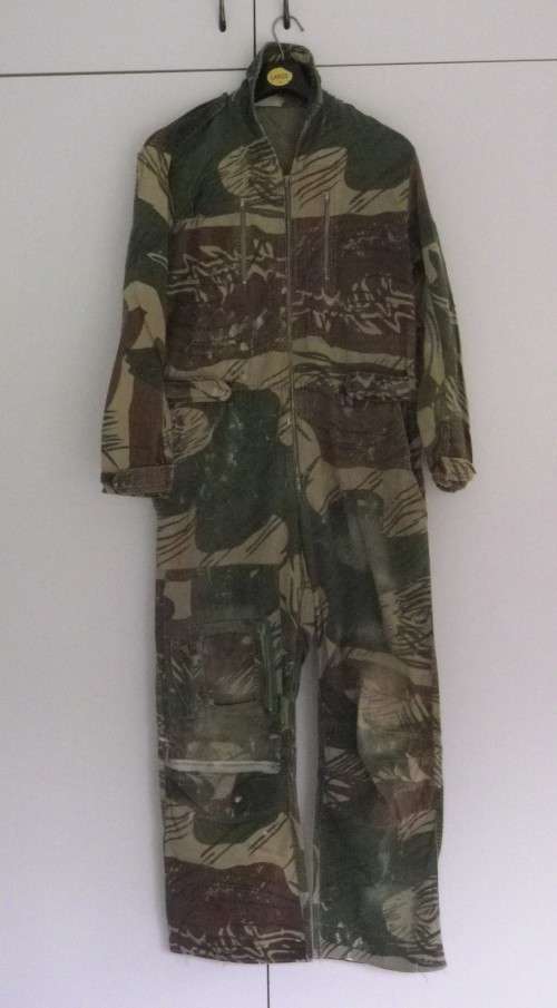RHODESIAN AIR FORCE- CAMO FLIGHT OVERALLS - ALSO RLI PARA JUMPSUIT - SOME TEARS + WHITE PAINT (4392)