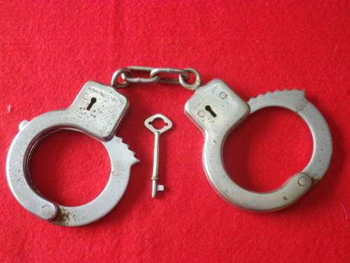 RHODESIA BSAP - UDI PERIOD HANDCUFFS - MADE REUTELER - KEY WORKS, NOT ORIGINAL     (6927)