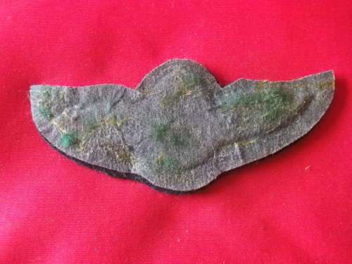 RHODESIAN  AIR FORCE - PILOTS PADDED/ EMBROIDERED WINGS  - HAS MOUNTING RESIDUE   (2347)