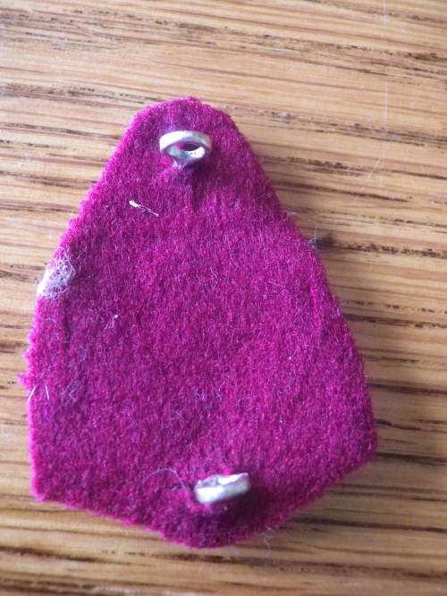 RHODESIAN MEDICAL CORPS  - QC GOLD ANODISED CAP BADGE + ORIGINAL BACKING     (3763)