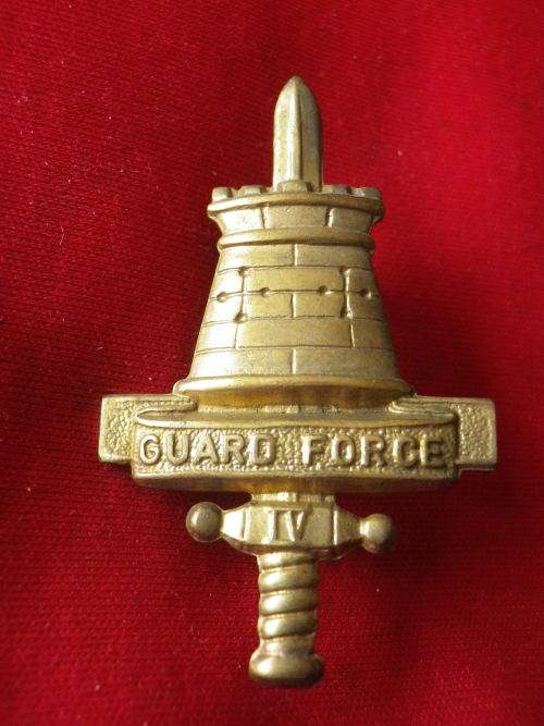 RHODESIA - GUARD FORCE BRASS CAP BADGE       (3754)