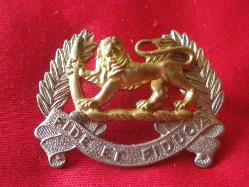 RHODESIAN PAY CORPS. BI METAL CAP BADGE   (3756)