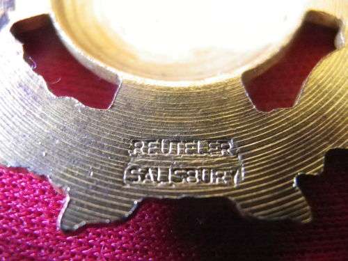 RHODESIAN CHAPLAINS CORPS. BRASS CAP BADGE - STAMPED REUTELER SALISBURY    (7012)