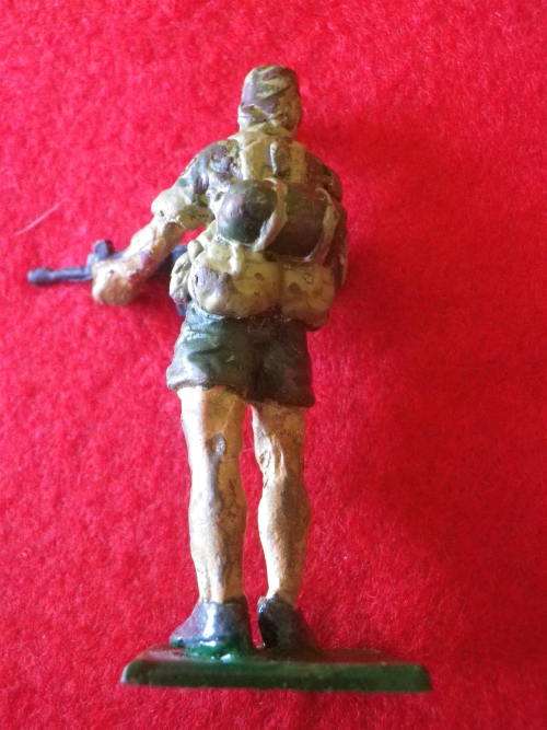 RHODESIA BSAP - PATU FIGURINE `ON PATROL`  - MADE FRONTLINE -  HEIGHT 6.3cm  (2361)