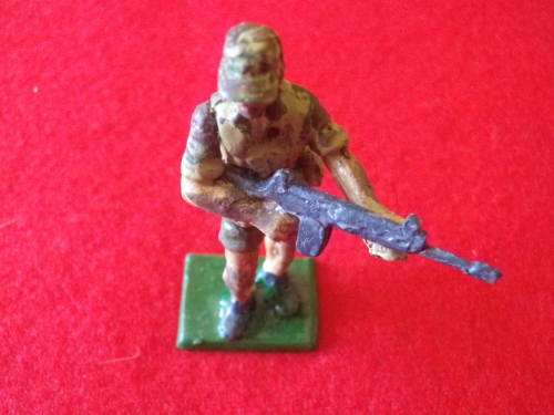 RHODESIA BSAP - PATU FIGURINE `ON PATROL`  - MADE FRONTLINE -  HEIGHT 6.3cm  (2361)