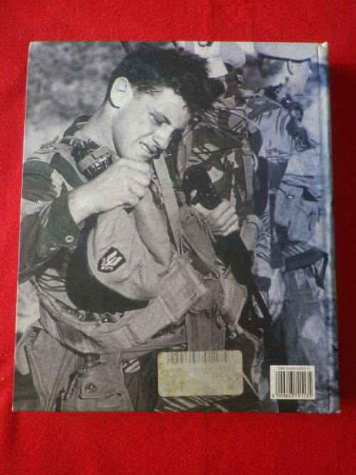 `SAS RHODESIA ` BY PITTAWAY and FOURIE - HC   319 Pgs  HAS SOME DAMAGE TO SPINE   (7122)