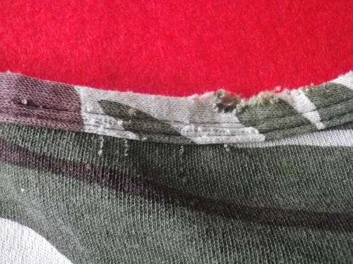 RHODESIA ARMY CAMMO TEE SHIRT - SIZE L 107 - 112CM - SOME HOLES and STRETCHING   (1039)