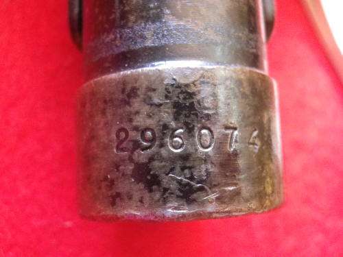 RHODESIAN ARMY - WHITE PLASTIC FROG + FN / RI BAYONET - AS WORN BY RLI WITH PARADE DRESS    (7181)