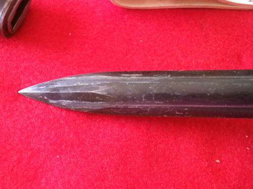 RHODESIAN ARMY - WHITE PLASTIC FROG + FN / RI BAYONET - AS WORN BY RLI WITH PARADE DRESS    (7181)