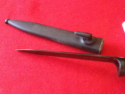 RHODESIAN ARMY - WHITE PLASTIC FROG + FN / RI BAYONET - AS WORN BY RLI WITH PARADE DRESS    (7181)