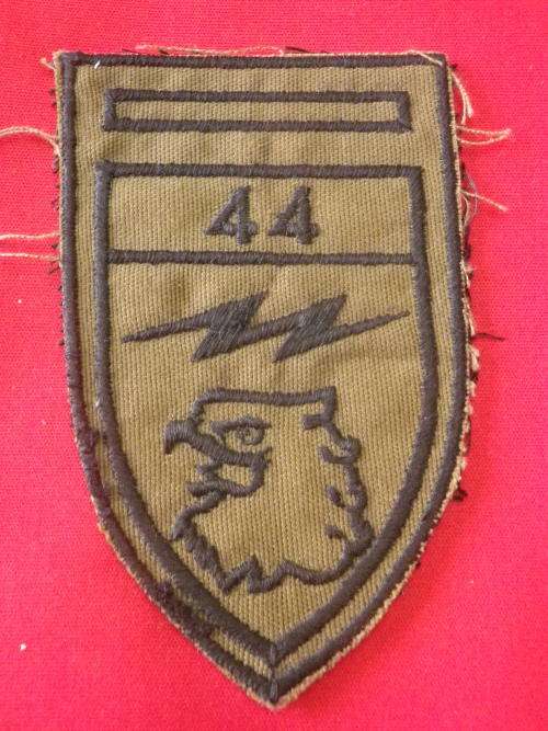 SADF - 44 PARA BRIGADE - SIGNAL UNIT LH SLIP ON SUBDUED FLASH  -    (2557)
