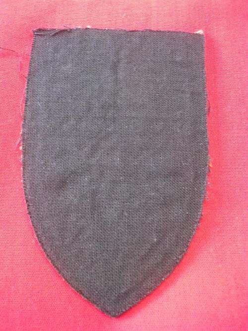 SADF - 44 PARA BRIGADE - 18 LIGHT REGT.   LH SLIP ON SUBDUED FLASH -DINNES 5516       (2553)