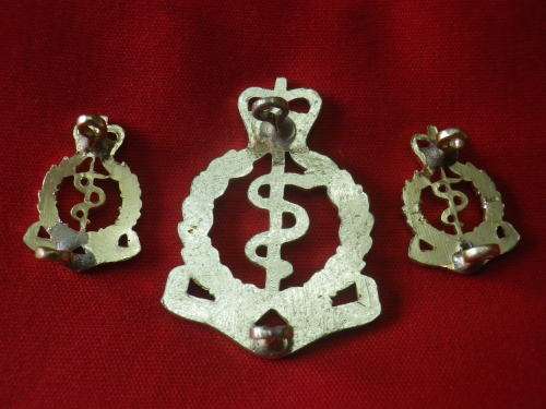 RHODESIAN MEDICAL CORPS - PRE UDI ANODISED CAP + COLLAR BADGES    (7265)