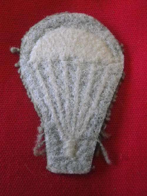 RHODESIAN ARMY - NON OPERATIONAL PARACHUTISTS BADGE - FOR COMBAT DRESS - UNCOMMON   (7322)