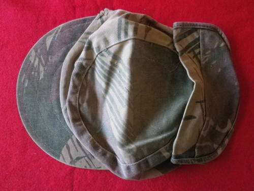 RHODESIAN ARMY - CAMMO CAP WITH DAYGLO INNER LINING - RIM 61cm/24" LARGE   (3819)