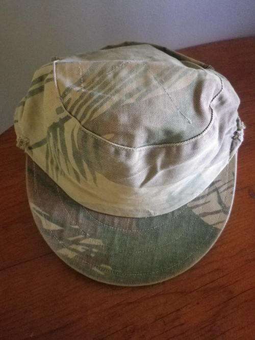 RHODESIAN ARMY - CAMMO CAP WITH DAYGLO INNER LINING - RIM 61cm/24" LARGE   (3819)