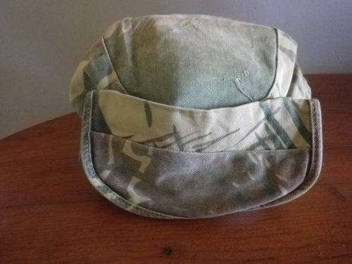 RHODESIAN ARMY - CAMMO CAP WITH DAYGLO INNER LINING - RIM 61cm/24" LARGE   (3819)