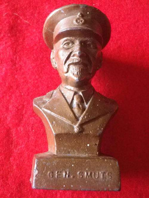 GB/SA - MINI BUST OF GEN. SMUTS - MEMBER OF BRITISH WAR CABINET + PRESIDENT OF UNION OF SA (534)